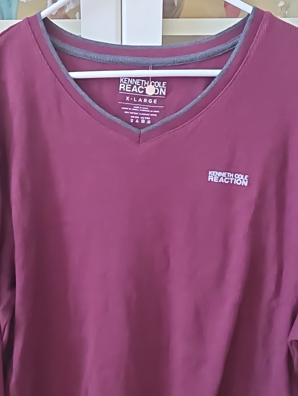 Kenneth Cole Reaction Men's V-Neck Long Sleeve Top in Fig